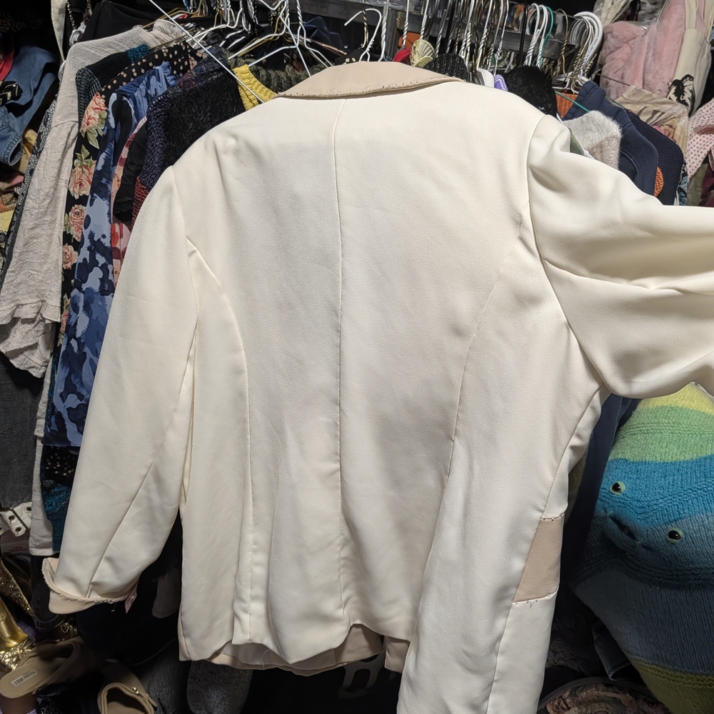 Stunning Beige And Cream Beaded Blazer - Picture 8 of 10